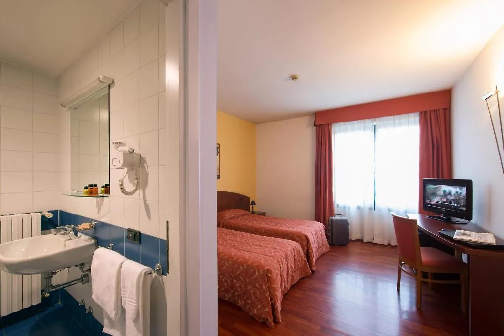Hotel La Cascata Azzano San Paolo 3*,  İtalya